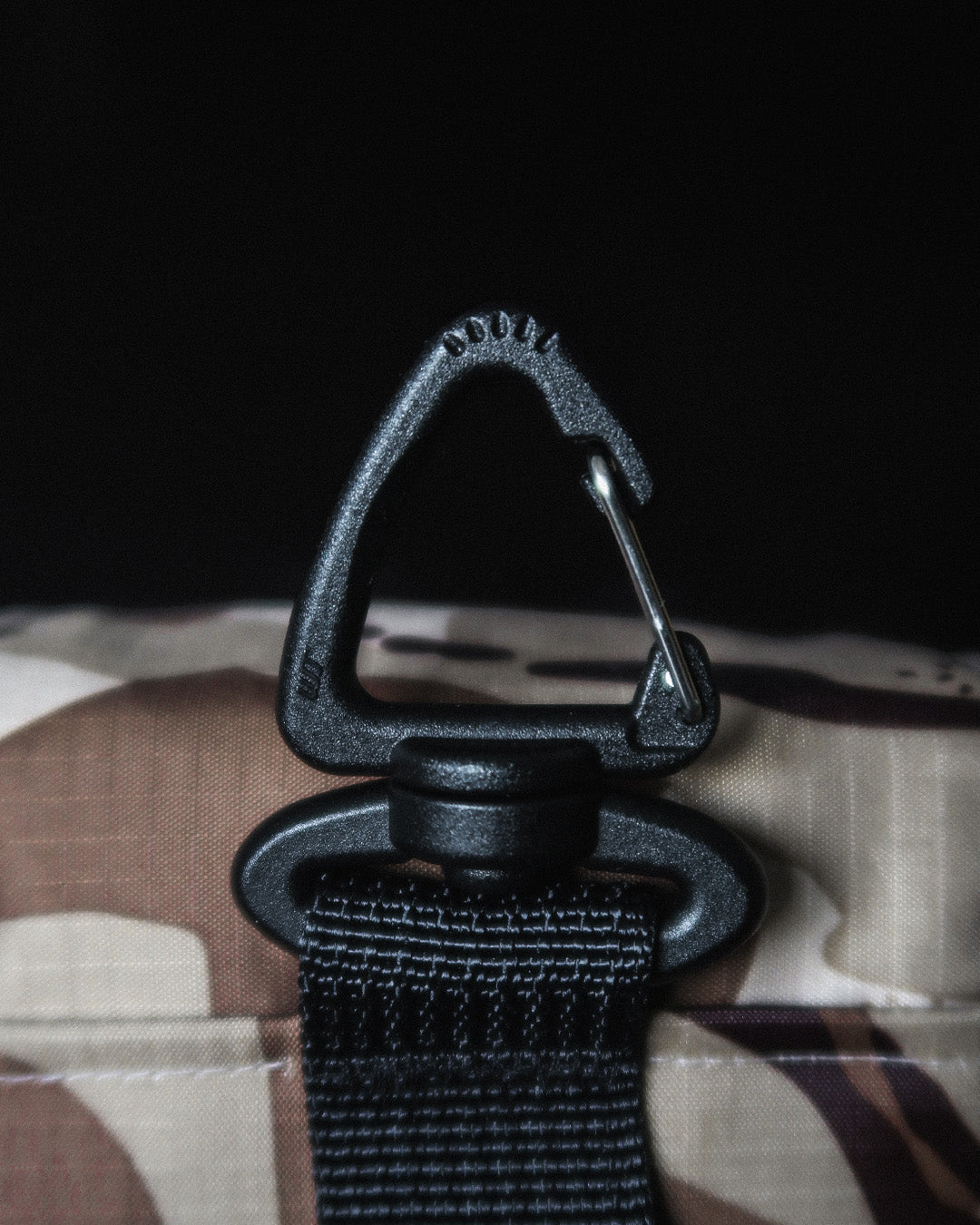 DESERT CAMO RANGE FINDER POUCH